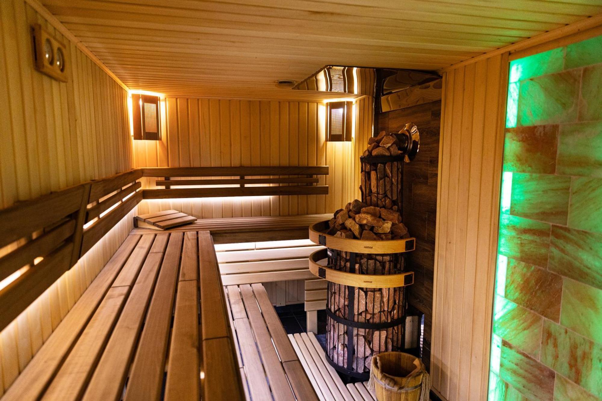 Svoi Hotel Palyanytsya Bagian luar foto