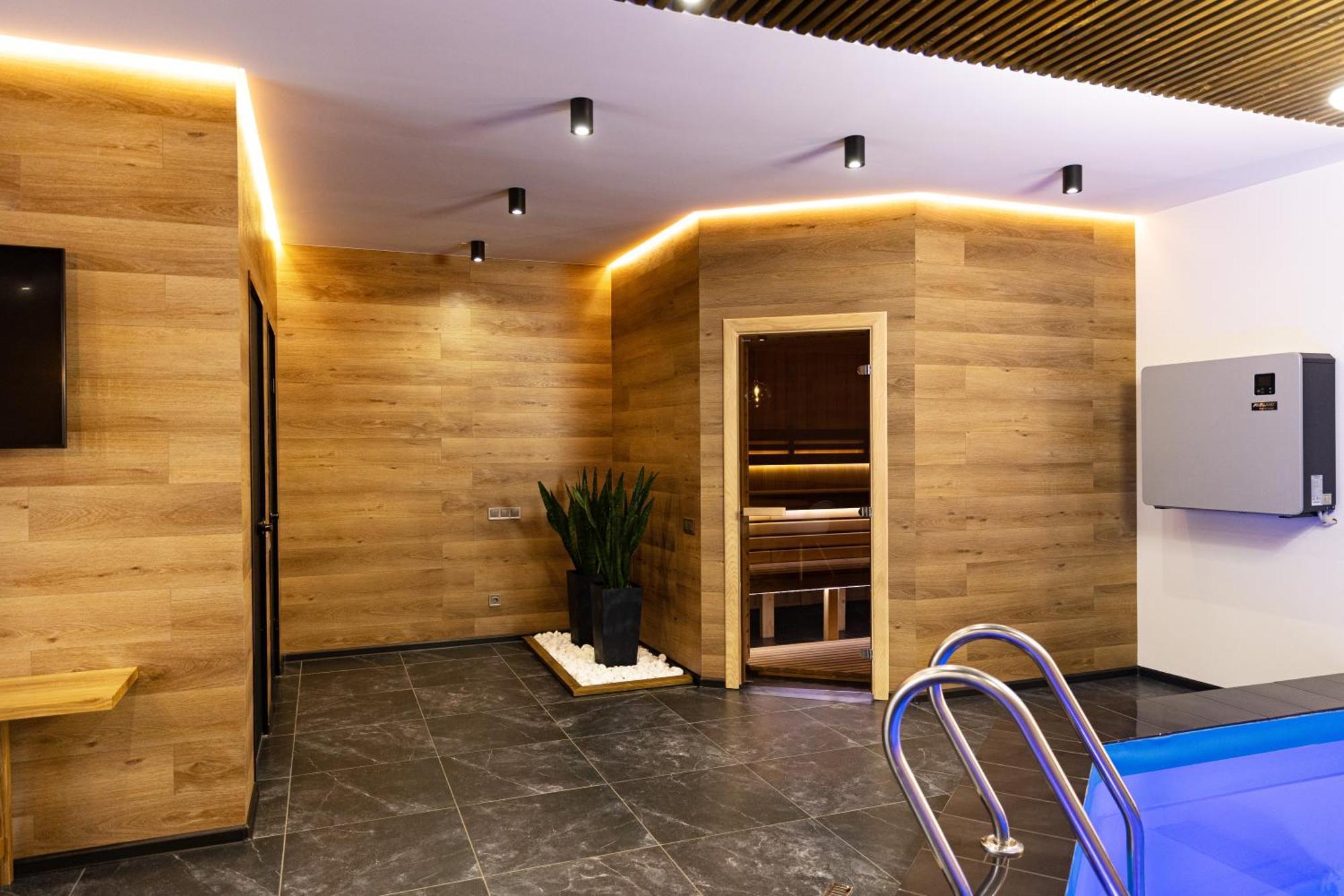 Svoi Hotel Palyanytsya Bagian luar foto
