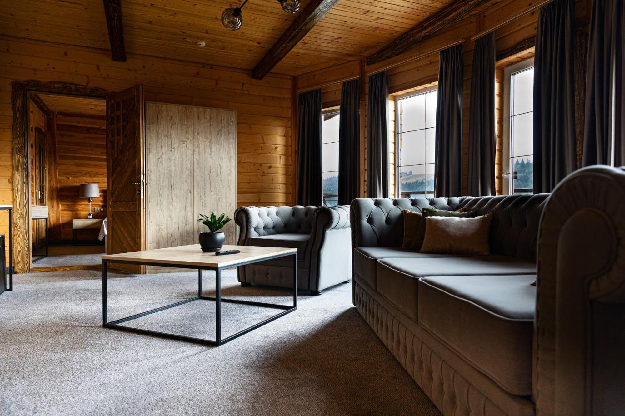 Svoi Hotel Palyanytsya Bagian luar foto