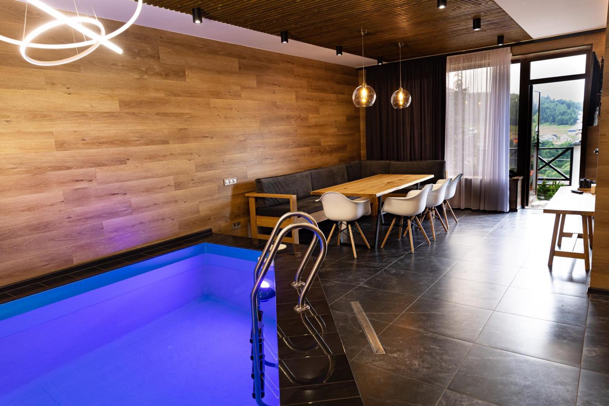 Svoi Hotel Palyanytsya Bagian luar foto