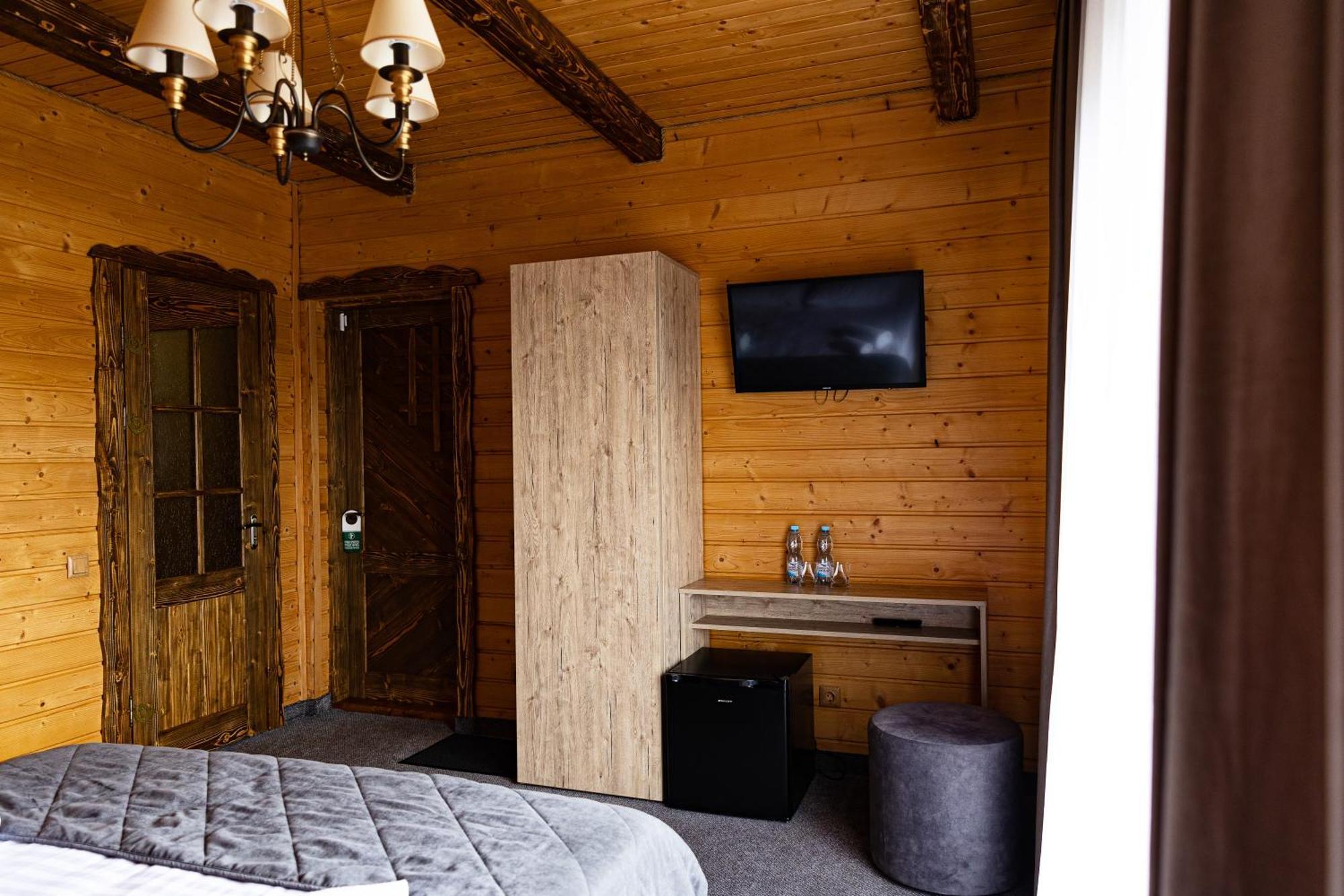 Svoi Hotel Palyanytsya Bagian luar foto