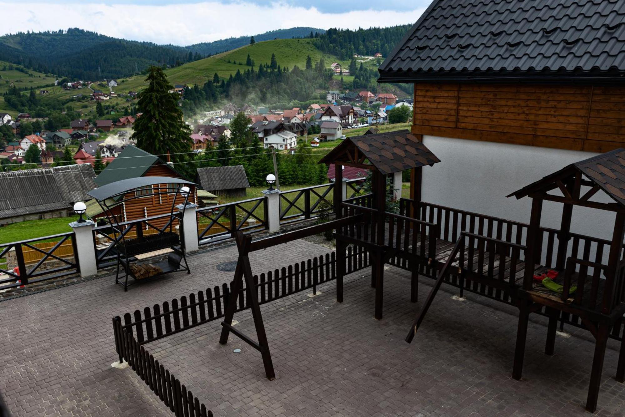 Svoi Hotel Palyanytsya Bagian luar foto