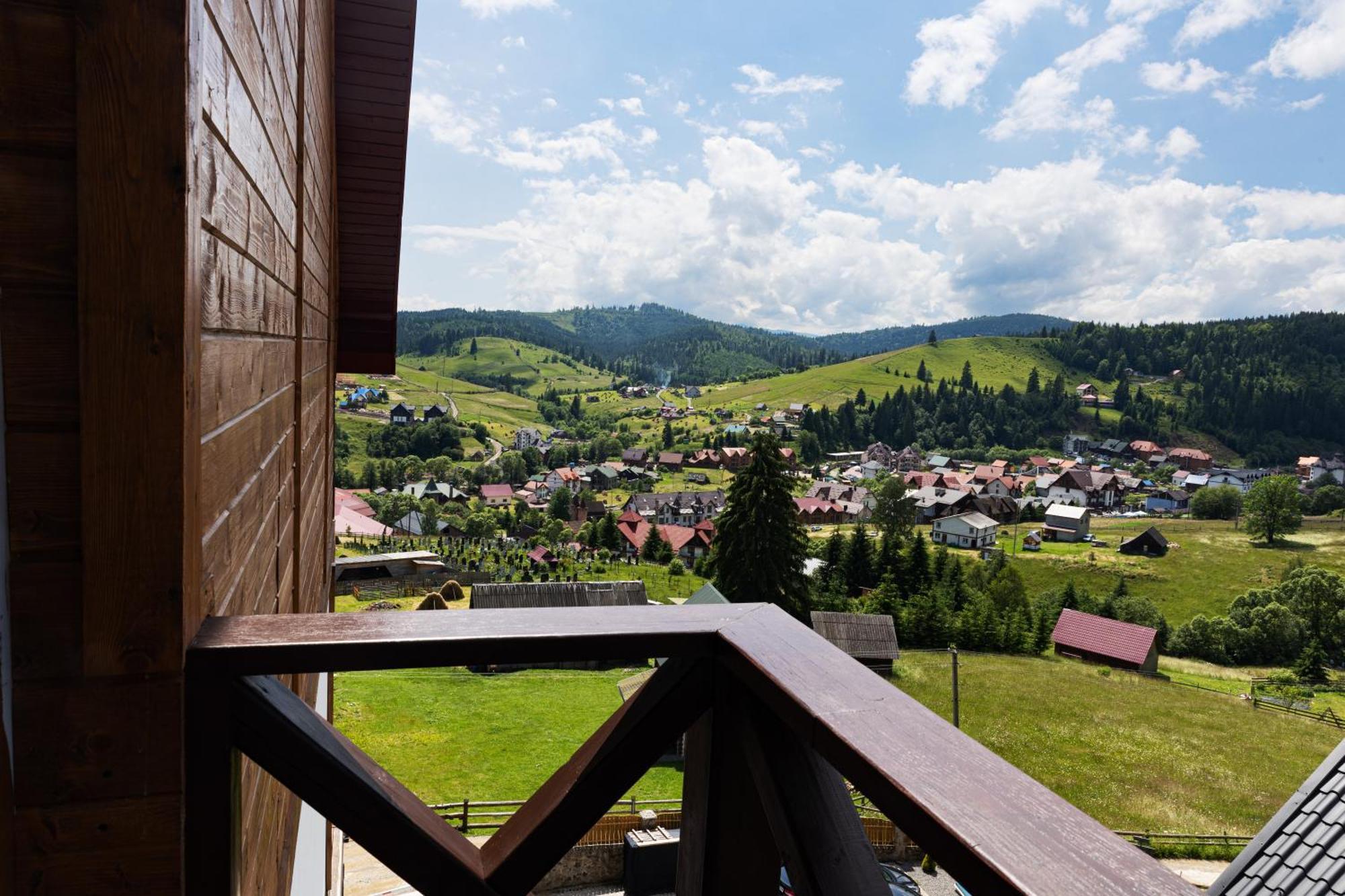 Svoi Hotel Palyanytsya Bagian luar foto