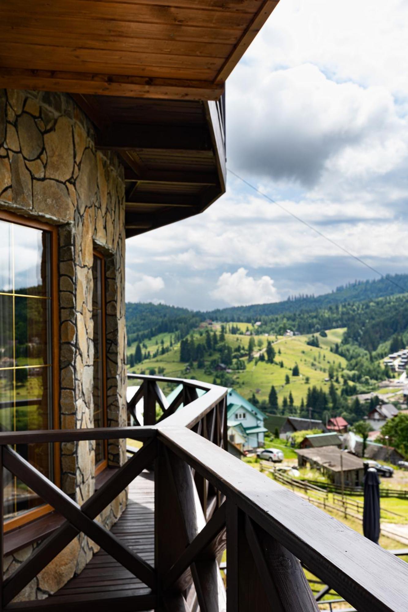 Svoi Hotel Palyanytsya Bagian luar foto