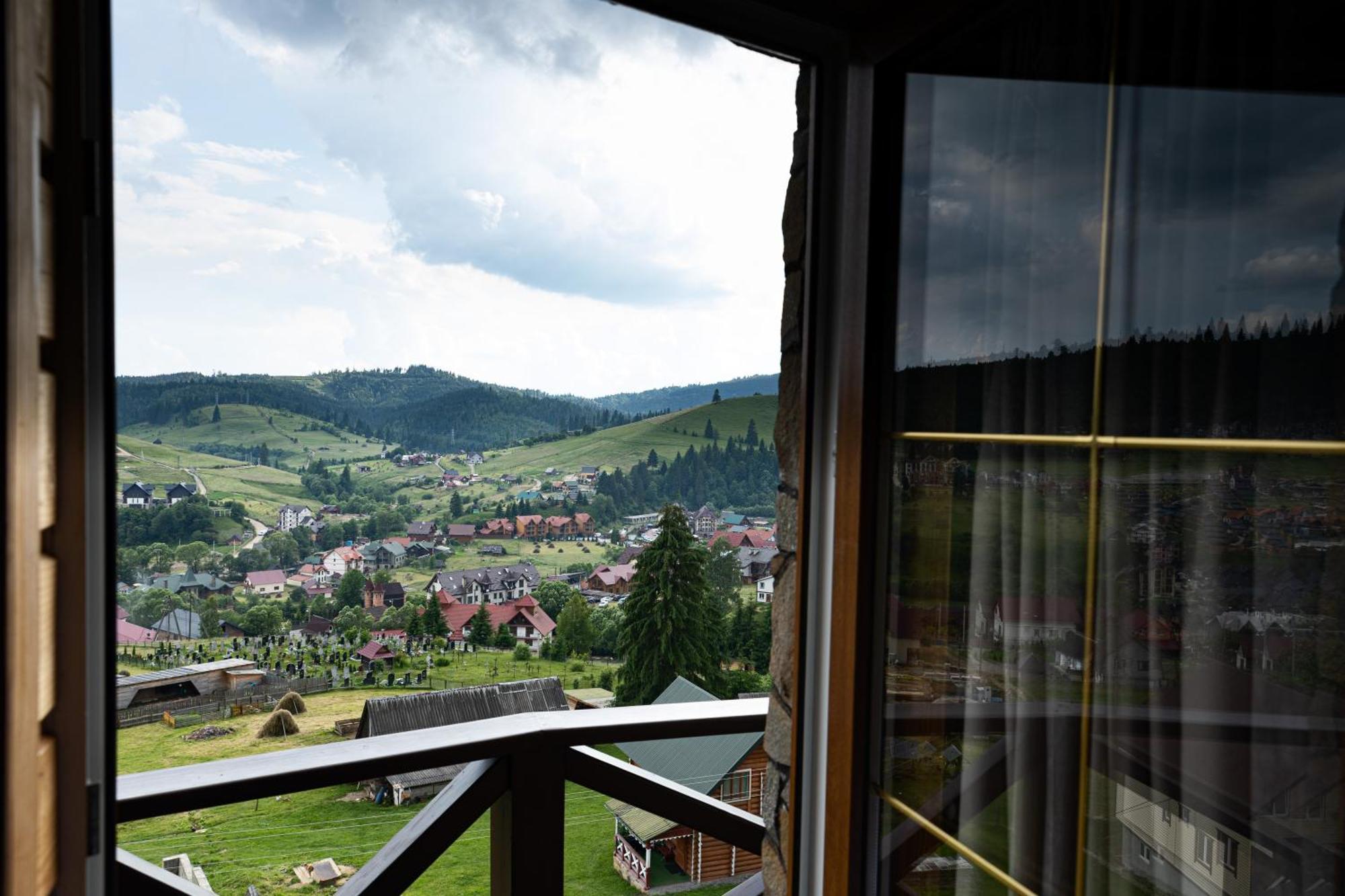 Svoi Hotel Palyanytsya Bagian luar foto