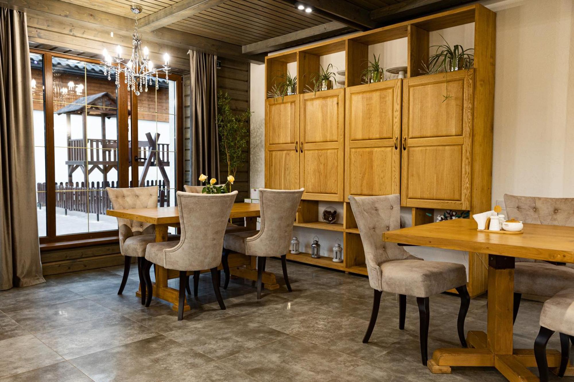Svoi Hotel Palyanytsya Bagian luar foto