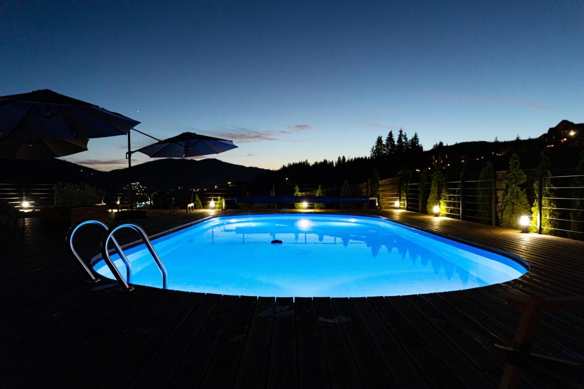 Svoi Hotel Palyanytsya Bagian luar foto