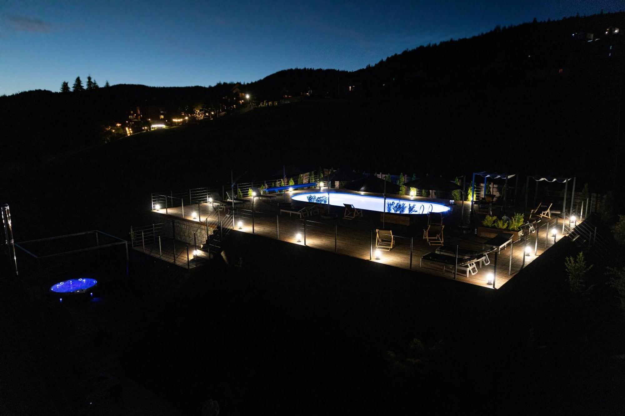Svoi Hotel Palyanytsya Bagian luar foto