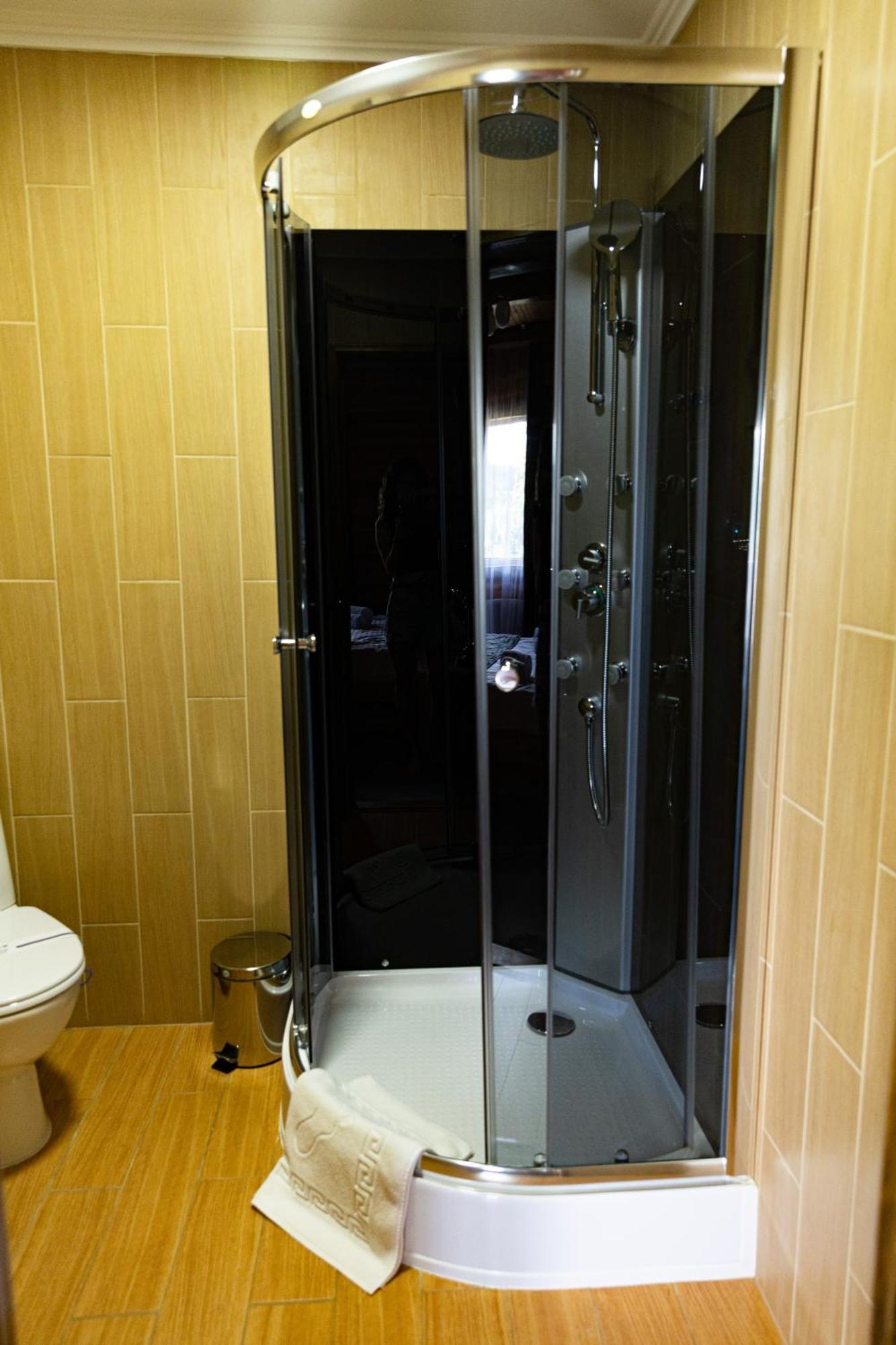 Svoi Hotel Palyanytsya Bagian luar foto